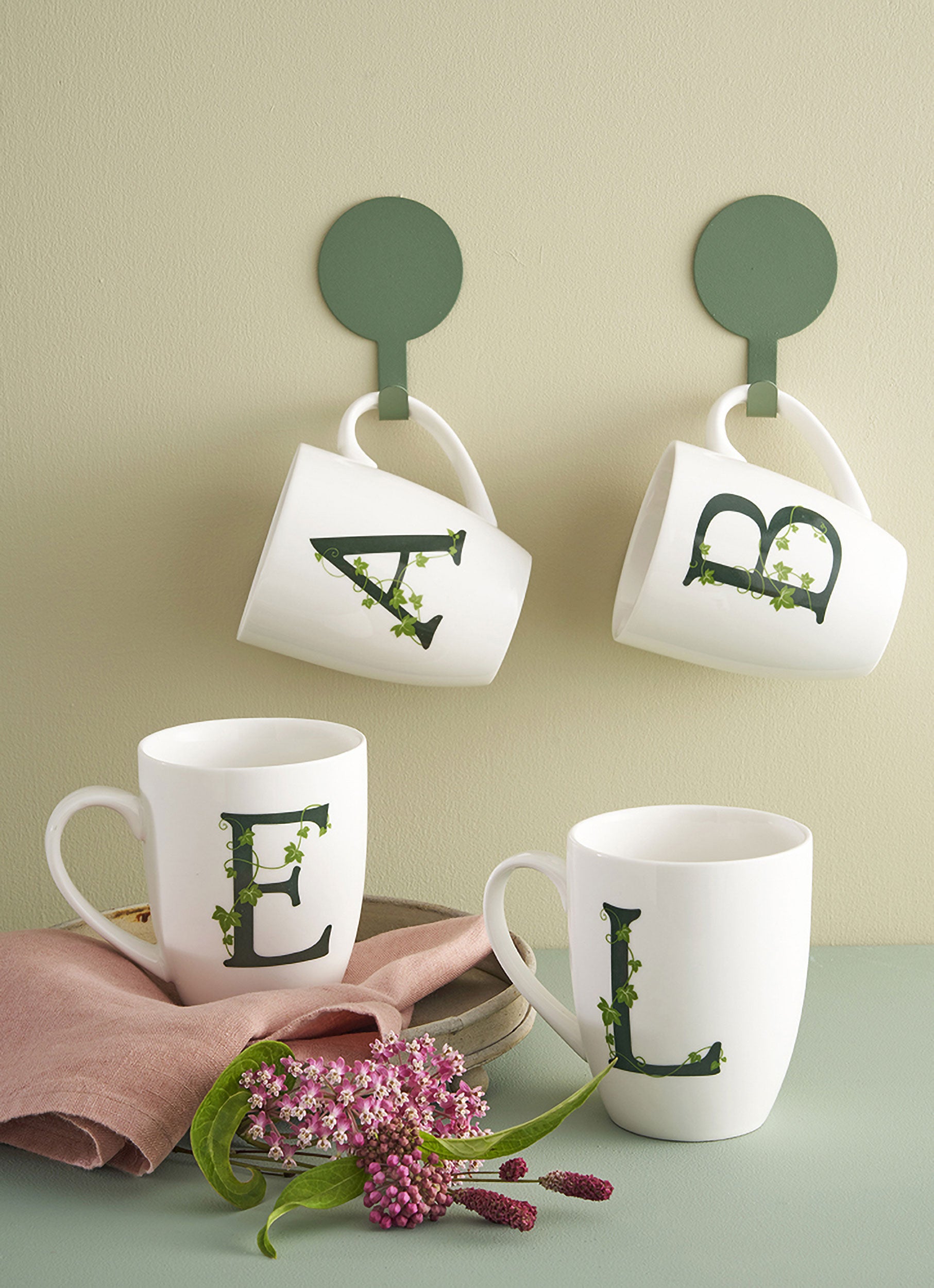 Mug Lettera 'A' con cucchiaino, Atupertu - Porcellana, 380 cc