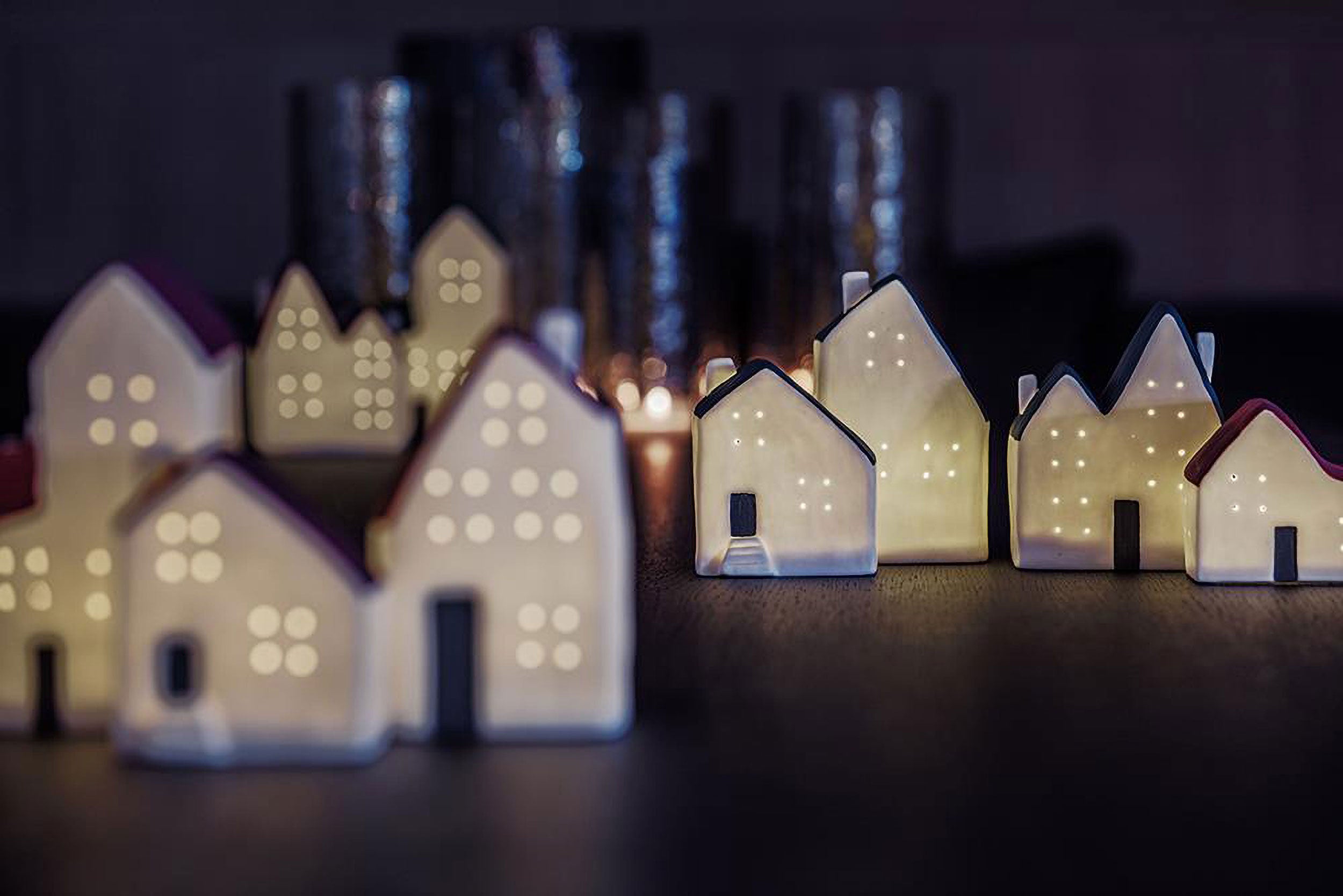 Set da 4, Casetta Led bassa rossa, Nelvillaggiocasetta - Porcellana, 10,5x7x9 cm